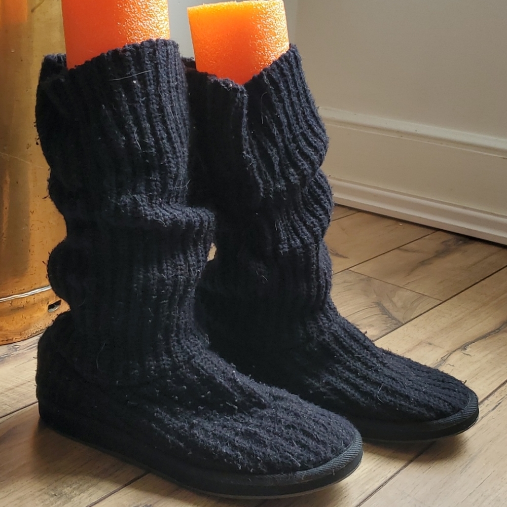 Black crotches boots